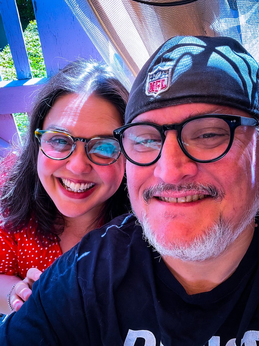 Happy Friday friends! Sara and I are sending you warm wishes for a most wonderful weekend. Love to you all!! ❤️✌️ #weekend #weekendvibes #weekendmood @SaraMPayan @plantedwithsara @furthurband #BoxSet #furthur #GDFam #gratefuldead #deadheads #peace #love #music #cannabiscommunity