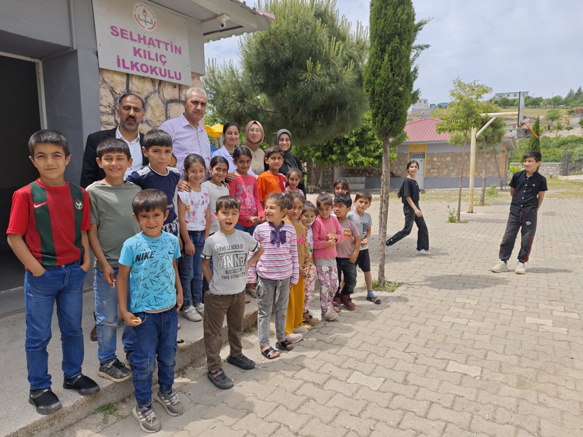 Okulumuz Yayvan Selahattin Kılıç İlkokulunu ziyaret ederek öğrenci ve öğretmenlerimizle bir araya geldik.
<a href="/tcmeb/">Millî Eğitim Bakanlığı</a> <a href="/Yusuf__Tekin/">Yusuf Tekin</a> <a href="/HaniKaymakamlik/">T.C. Hani Kaymakamlığı</a> <a href="/Diyarbakirmem/">Diyarbakır İl Millî Eğitim Müdürlüğü</a> <a href="/Murat4Kucukali/">Murat Küçükali</a>