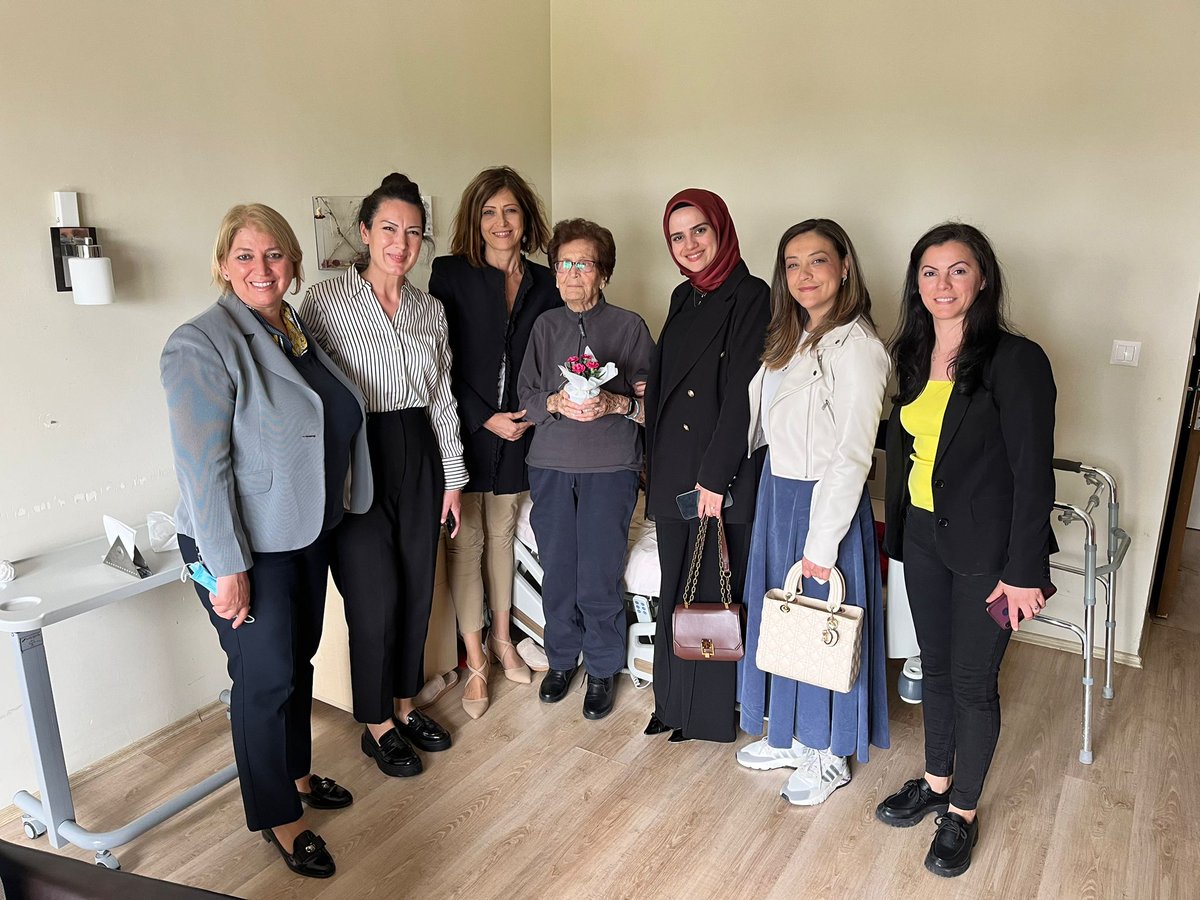 MÜSİAD Kadın Çanakkale olarak Anneler Günü kapsamında, Çanakkale Huzur Evi Yaşlı Bakım ve Rehabilitasyon Merkezini ziyaret ederek orada yaşayan annelerimizin anneler gününü kutladık. Bu vesileyle tüm annelerimizin anneler gününü kutluyoruz.