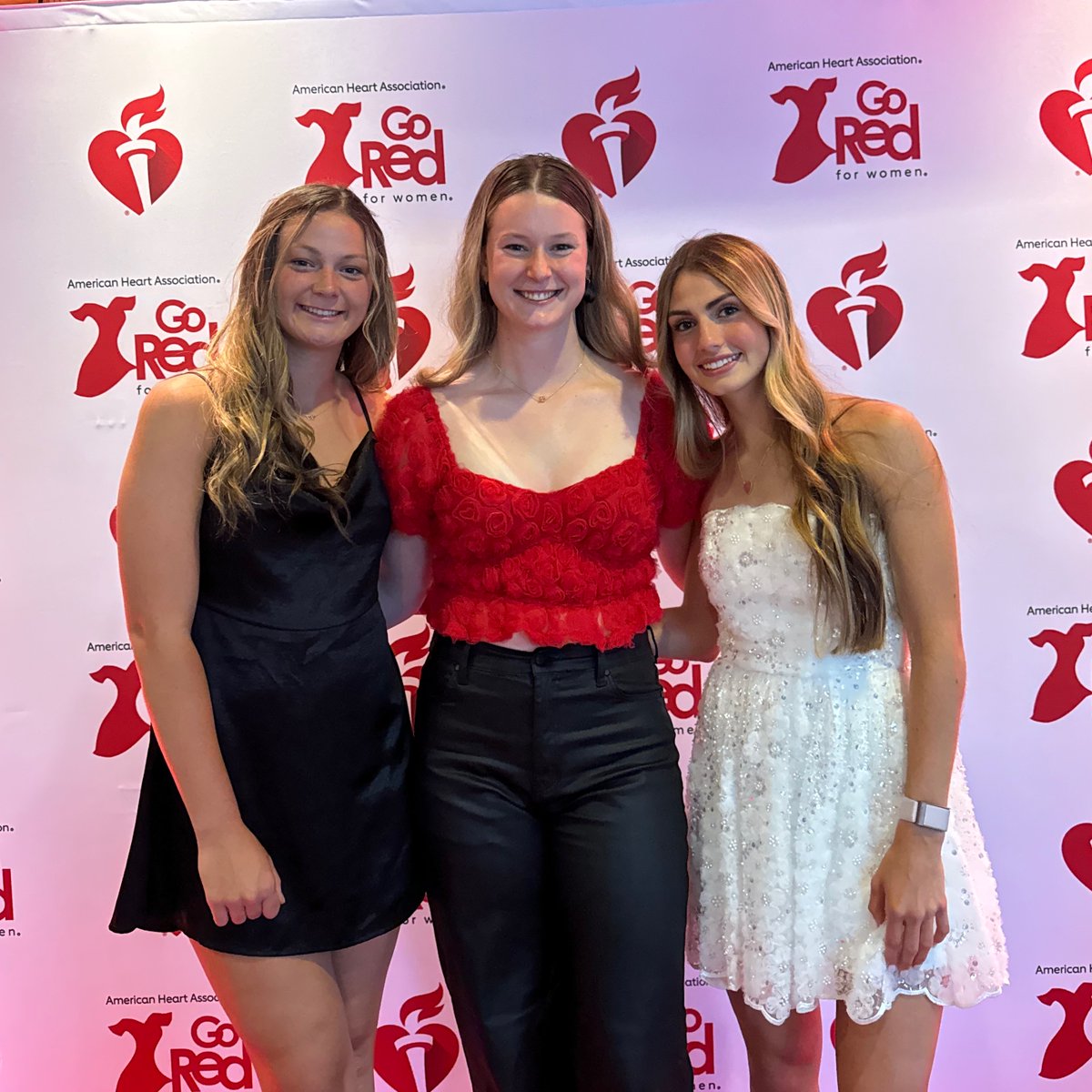 Last night we celebrated @BreechEllie at the @American_Heart Go Red for Women event 💙💛 #H2P x #GoRedForWomen