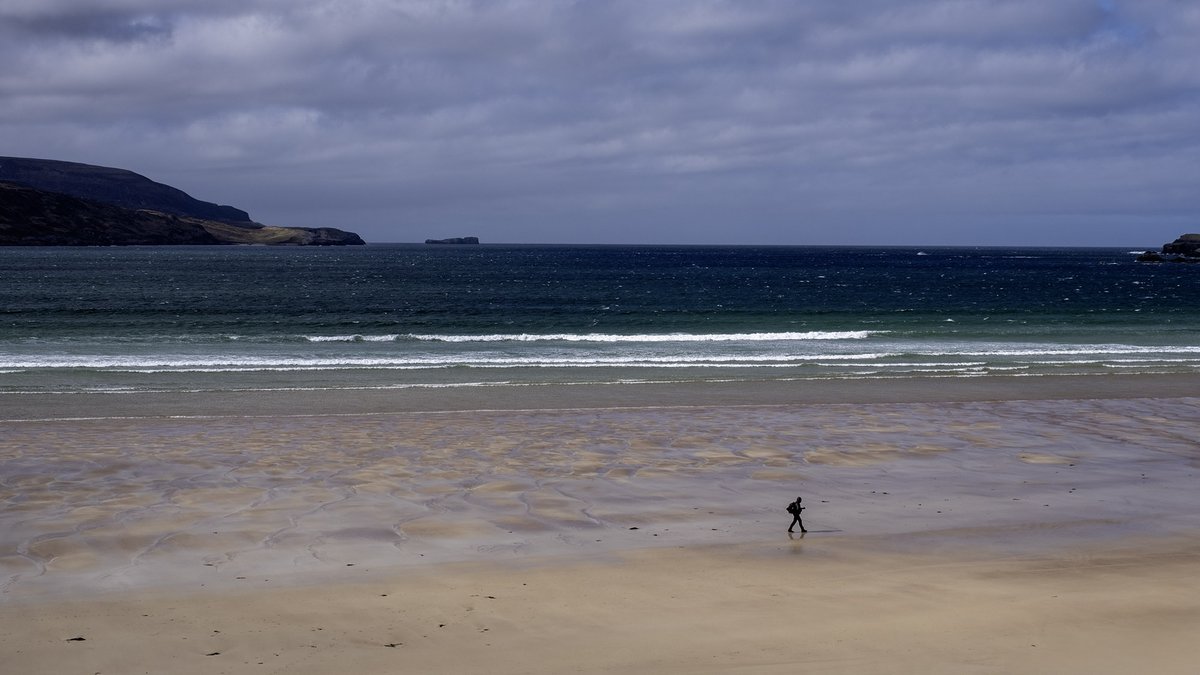 Sometimes the beaches in Scotland  just get so crowded....

#visitscotland #scotland #BeachLife @wayfaringkiwi @Theweewhitedug @Madaboutravel