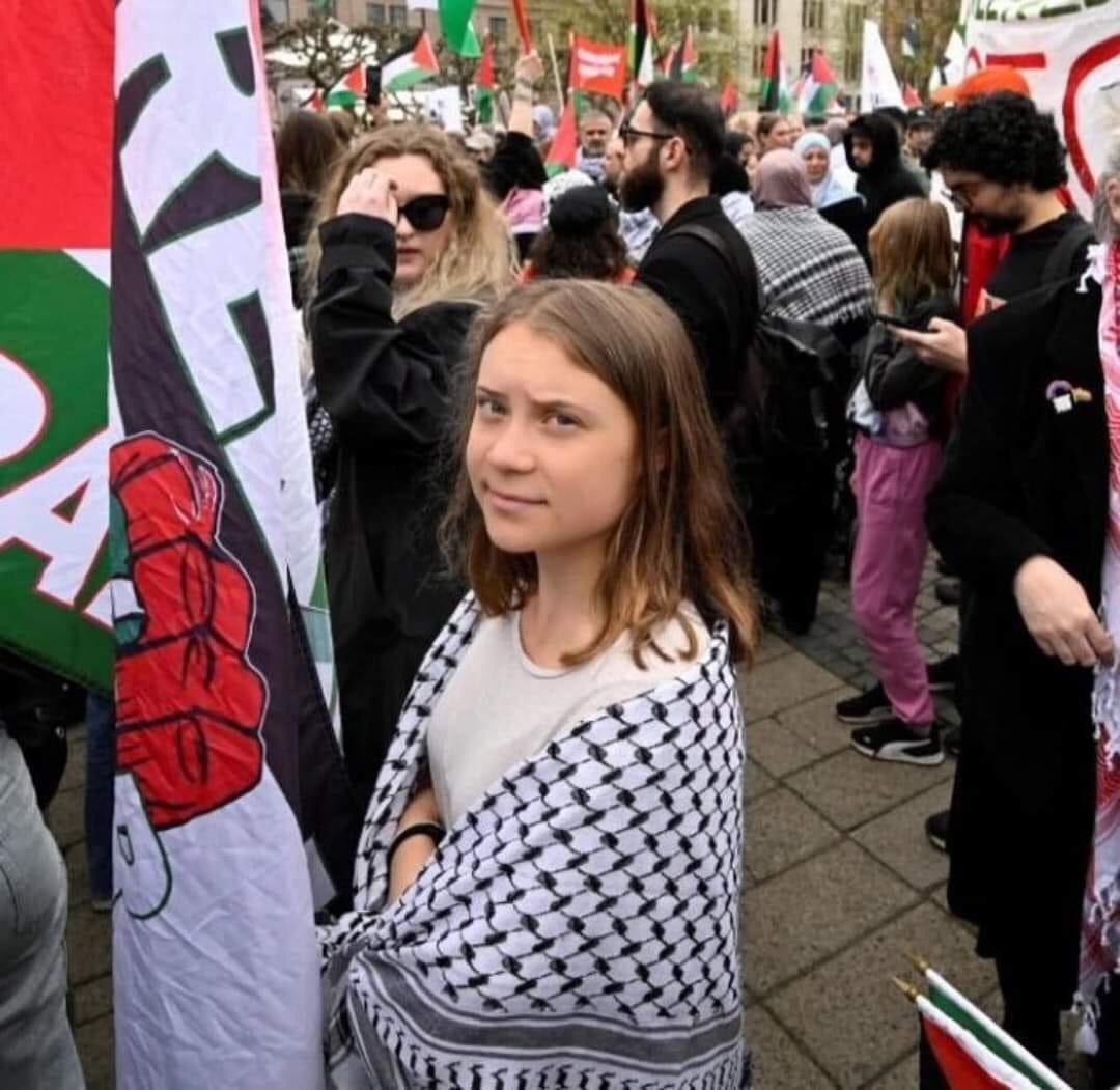 Voici le vrai visage des #EELV . C’est très grave et très inquiétant. !! Une odeur des années 30 . 
De plus ,en Angleterre,les islamistes ont remporté des élections sous la bannière des verts 🤢 👎 ..
Voilà la pseudo écologie dans la honteuse manif contre la participation…