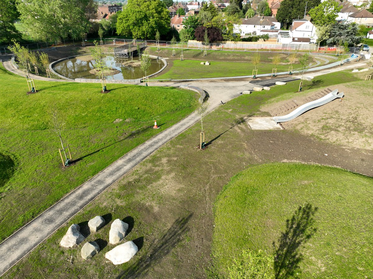 We’re making a new water feature at Halliwick Recreation Ground with contributions from @thameswater & @EnvAgency. Nice attraction for visitors of the park. It will also be connected to the mains sewer, so when it gets too full, this will prevent flooding to nearby properties.