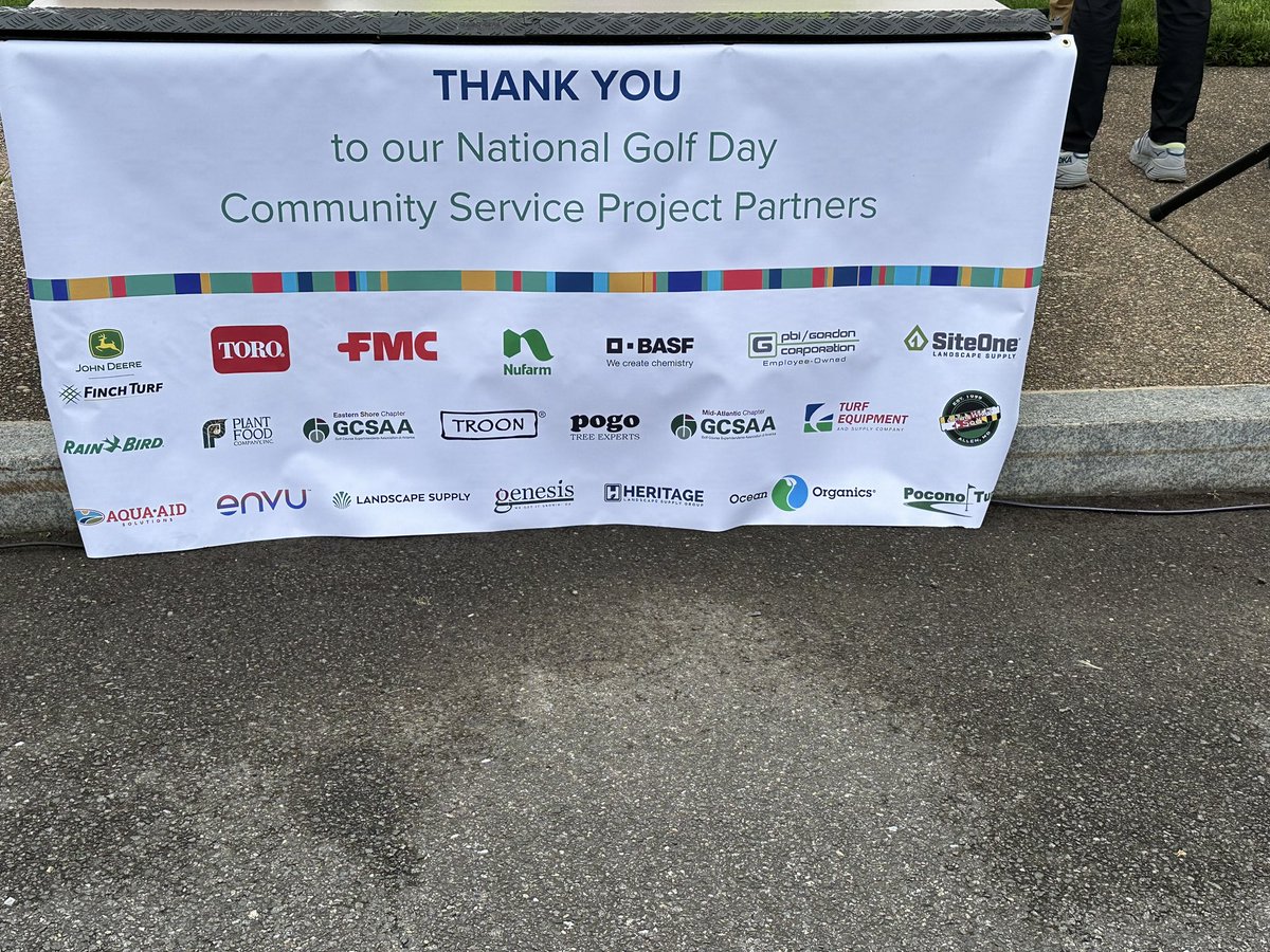 Great finish to the #NationalGolfDay week with the community service projects on Americas Front Lawns! Thanks to our sponsors for the support. @GCSAA @golfcoalition @GeorgiaGCSA @CarolinasGCSA @TennesseeGCSA @alabamagcsa @LAMSGCSA