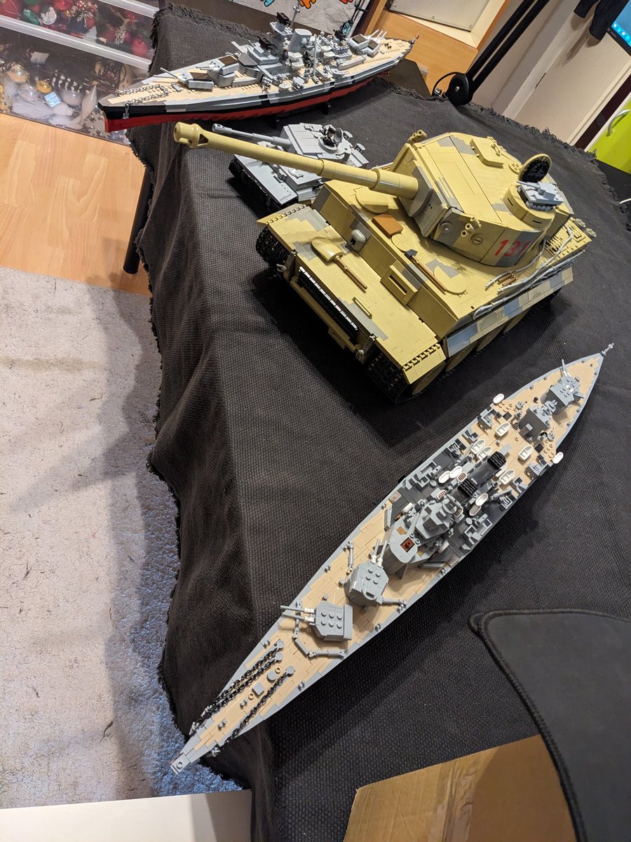 Flambass_EU's tweet photo. Tiger131 is the craziest and most awesome model I ever built and ever will build. It is actually very fragile due to the insane amount of moving pieces. Took me a while but I'm happy to have this beast #tiger131 #tankmuseum #cobi
Here's a few pics. Video to follow eventually 😎 https://t.co/cX2UBAttCI
