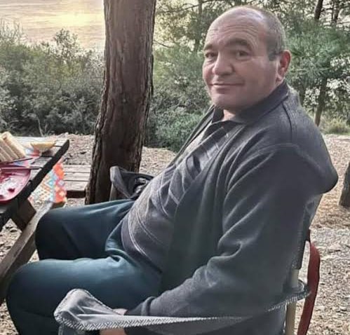 Yayın yasağı gelmiş !!

Afyon’da çiftçi Mehmet Akşit, tarlasını sürerken arkasından gelen yanında çalıştırdığı Suriyeli çoban tarafından boğazından bıçaklanarak öldürüldü. 

Kim "Suriyeli benim kardeşim" diyorsa 7 sülalesinin aq.