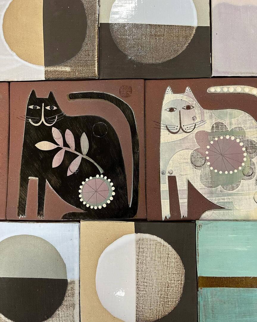 dreyworkshop's tweet photo. Happy weekend ☀️

#handmadetile
#illustration
#pottery
#ceramics
#folkart
#craftscotland https://t.co/qtpZG4feFd https://t.co/eJ2P7YBvcx