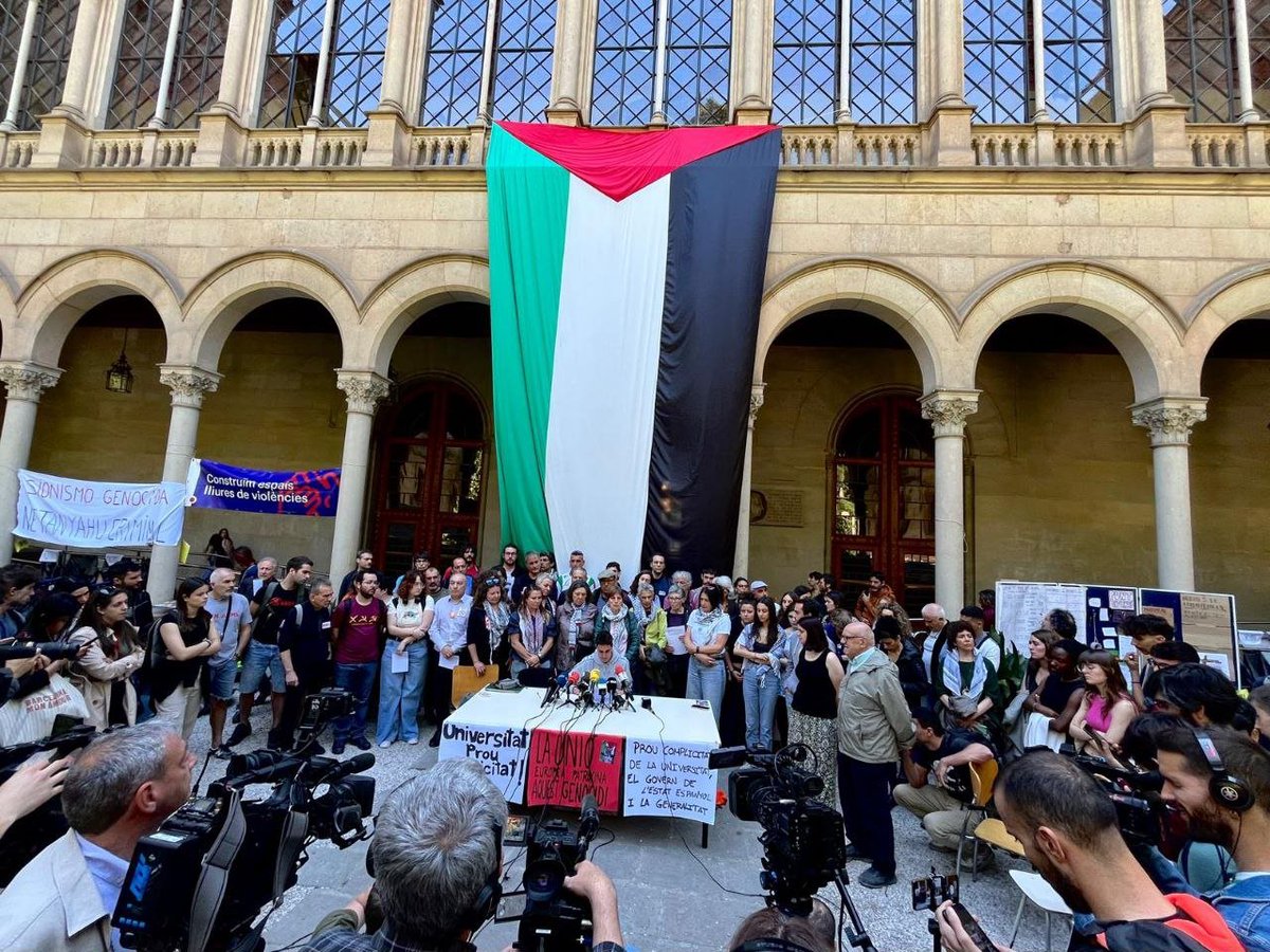 📢 Avui hem estat a la roda de premsa de l'Acampada estudiantil a la UB. 🇵🇸 Continuem amb l'Acampada fins acabar amb la complicitat amb l'estat genocida d'Israel! Visca Palestina lliure!