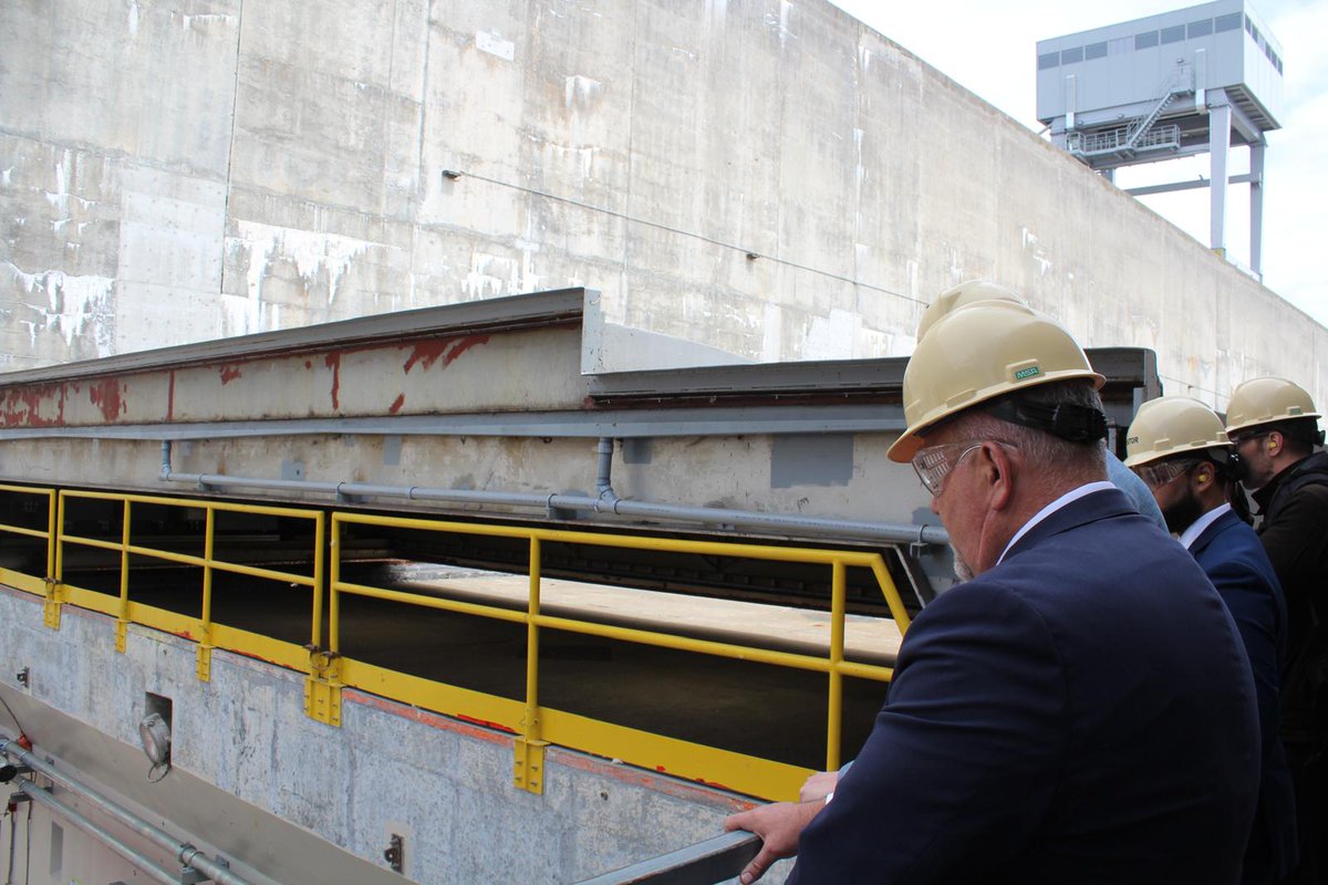 Today I joined <a href="/opg/">Ontario Power Gen</a> to announce our plan to refurbish the R.H. Saunders Generating Station in Cornwall.

This $600 million investment in clean hydroelectricity is going to extend the life of this plant which already helps power over 1 million homes!

news.ontario.ca/en/release/100…