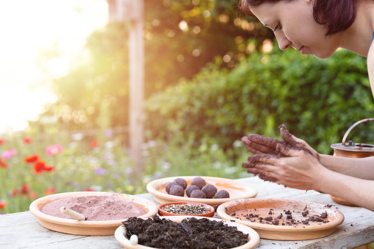 Celebrate spring by creating seed balls! This ancient Japanese practice is a fun way to plant native species in your own backyard & is a great way to provide extra nutrients for bees and other pollinators. 🌷🦋Try this out and watch your garden grow 👉bit.ly/3xgBMGF