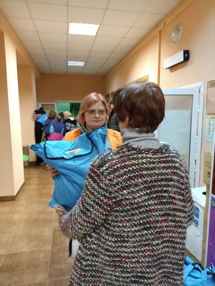 People are being evacuated from the region to #Kharkiv city - right now - as the shelling in the area has intensified. Our Psychosocial support mobile teams are working with evacuees as they arrive in the transit centre - providing consultations and distributing dignity kits.