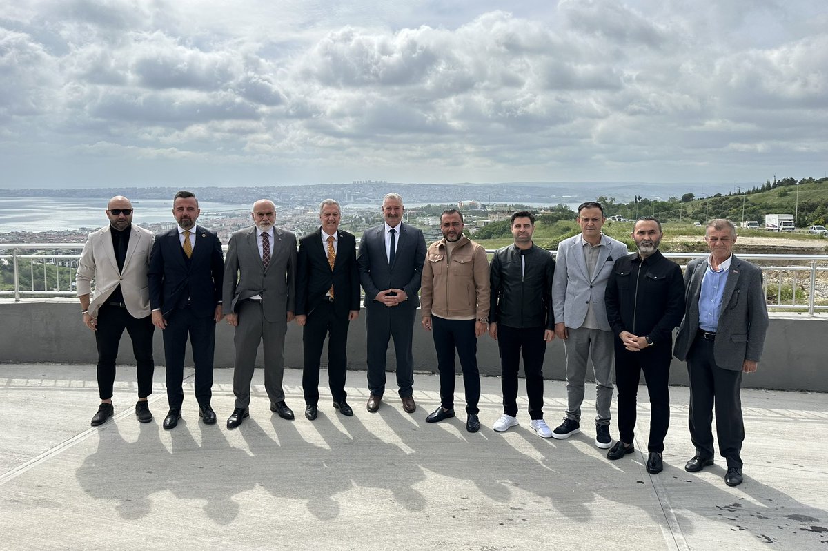 Kırklareli Pehlivanköy Belediye Başkanı Sayın Gündüz Hoşgör’e, ilçemize yapmış olduğu nazik ziyaretinden dolayı teşekkür ederiz.