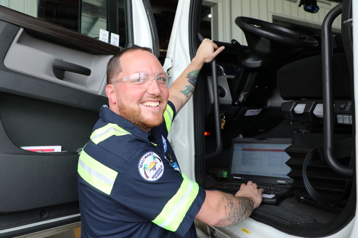 👋 Meet @Walmart Trailer Technician III Tim Caron. Hear how joining Walmart helped Tim match his skills to his changing life priorities in this NRF Foundation RISE Up career spotlight: bit.ly/4aaj1rj