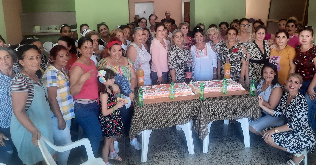 🎂 Actividad por el día de las madres. Homenaje a quienes llevan en el alma tanta luz y sensibilidad. 💐Felicidades para todas las madres del sector #Salud y para las que ejercen este rol aun cuando no hayan vivenciado la gestación. #PinardelRío #CubaPorLaVida 🇨🇺