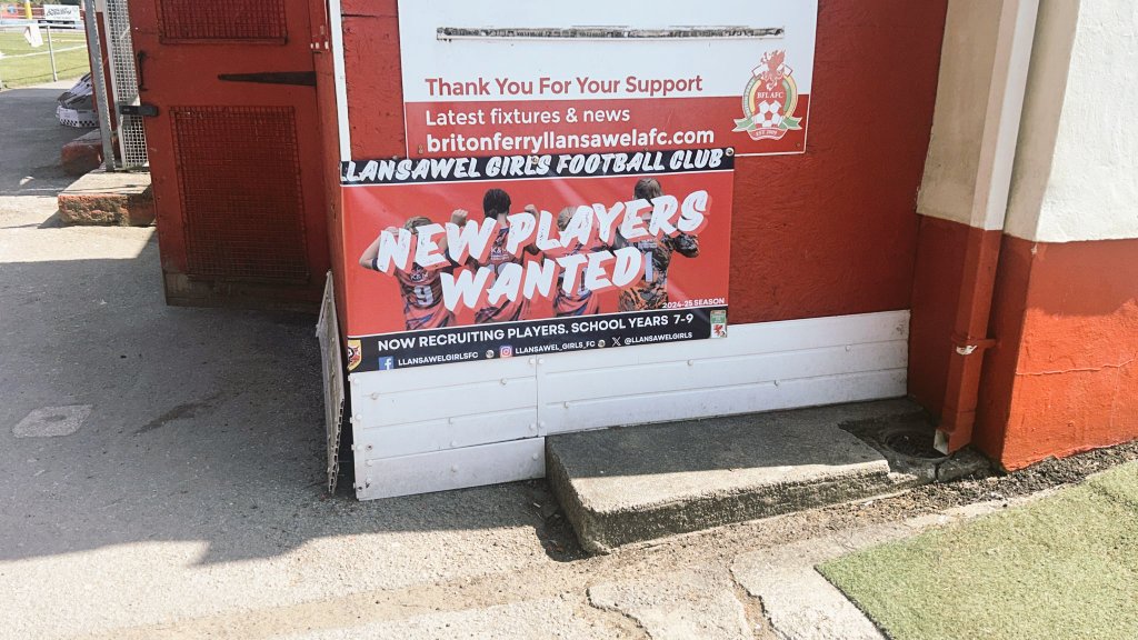 👊👊👊
Thank you @bflafc @bfllafc for putting up one of our new banners down the old road. Looking 🔥🔥

#uppasawel #uppaferry #footballfamily 🔴⚪️🔴⚪️