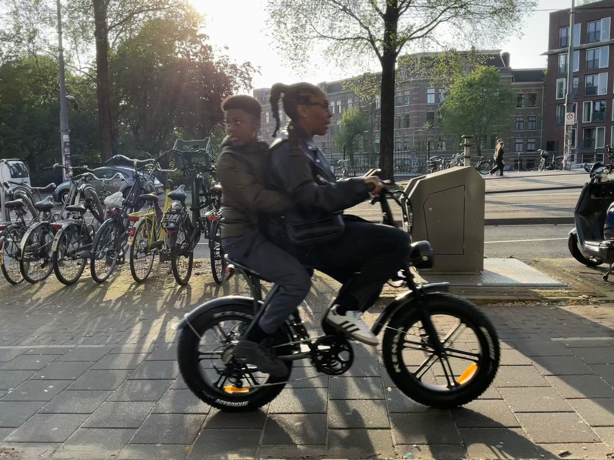 Ik zie weinig actie tegen de hordes opgevoerde fatbikes die Amsterdam nog teisteren.