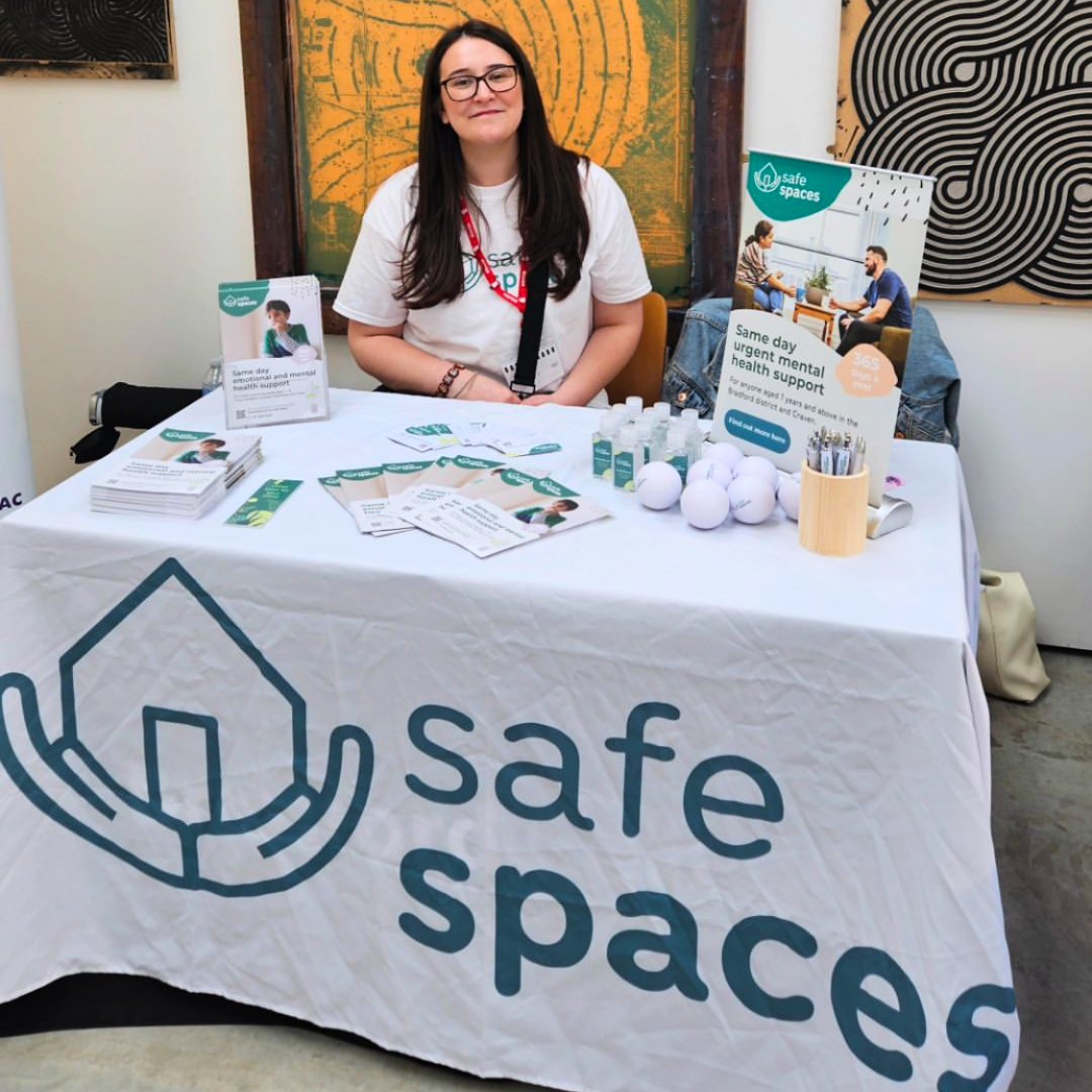 Natalie from our Safe Spaces team attending 'Take the Mic' at Bradford College this evening to talk about how the service supports people in crisis with their mental health 👉 healthyminds.services/safe-spaces