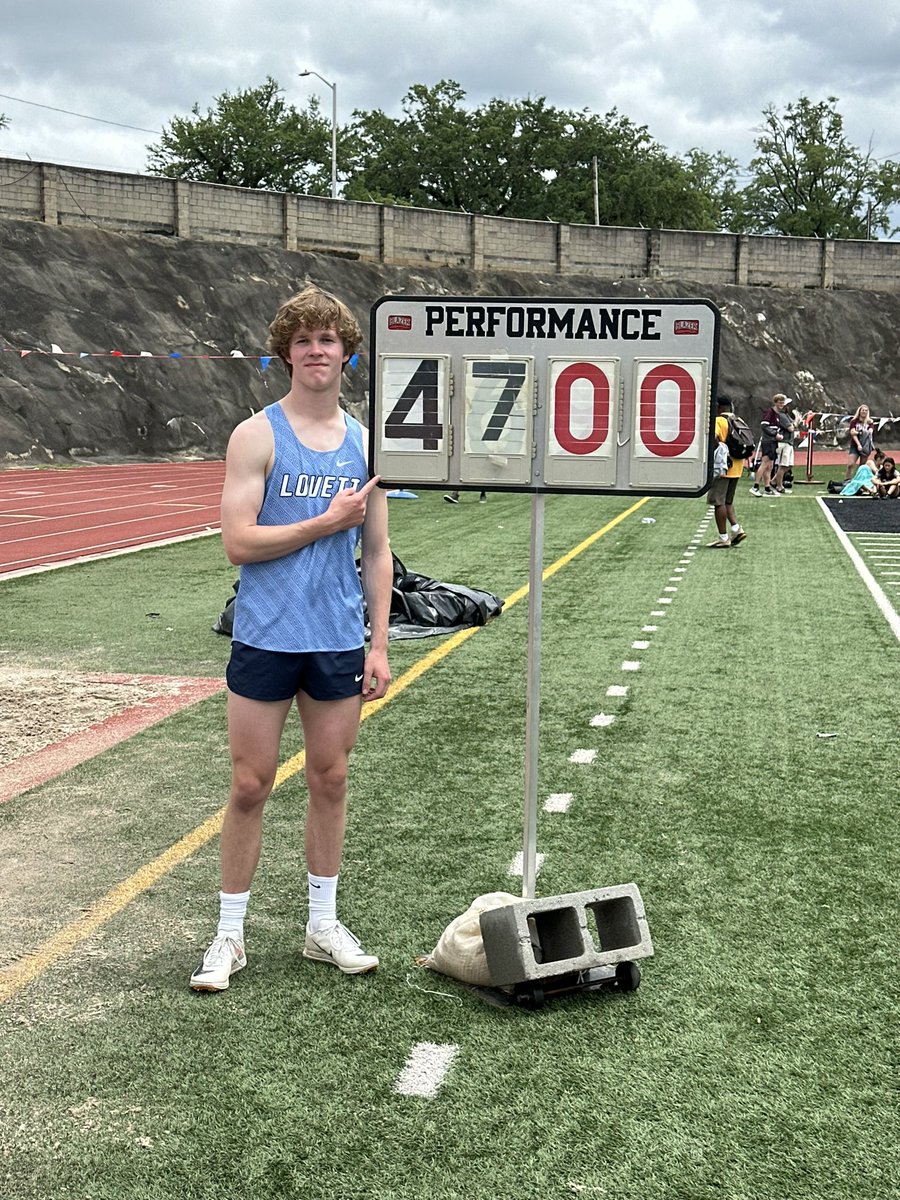 William Zelnak ‘24 is a STATE CHAMPION!!! Zelnak becomes Lovett’s first state champion in the triple jump. He also got the winning mark on his last jump!! Lovett’s first individual champion since 2021. #GOLIONS | #LovettTrackandField