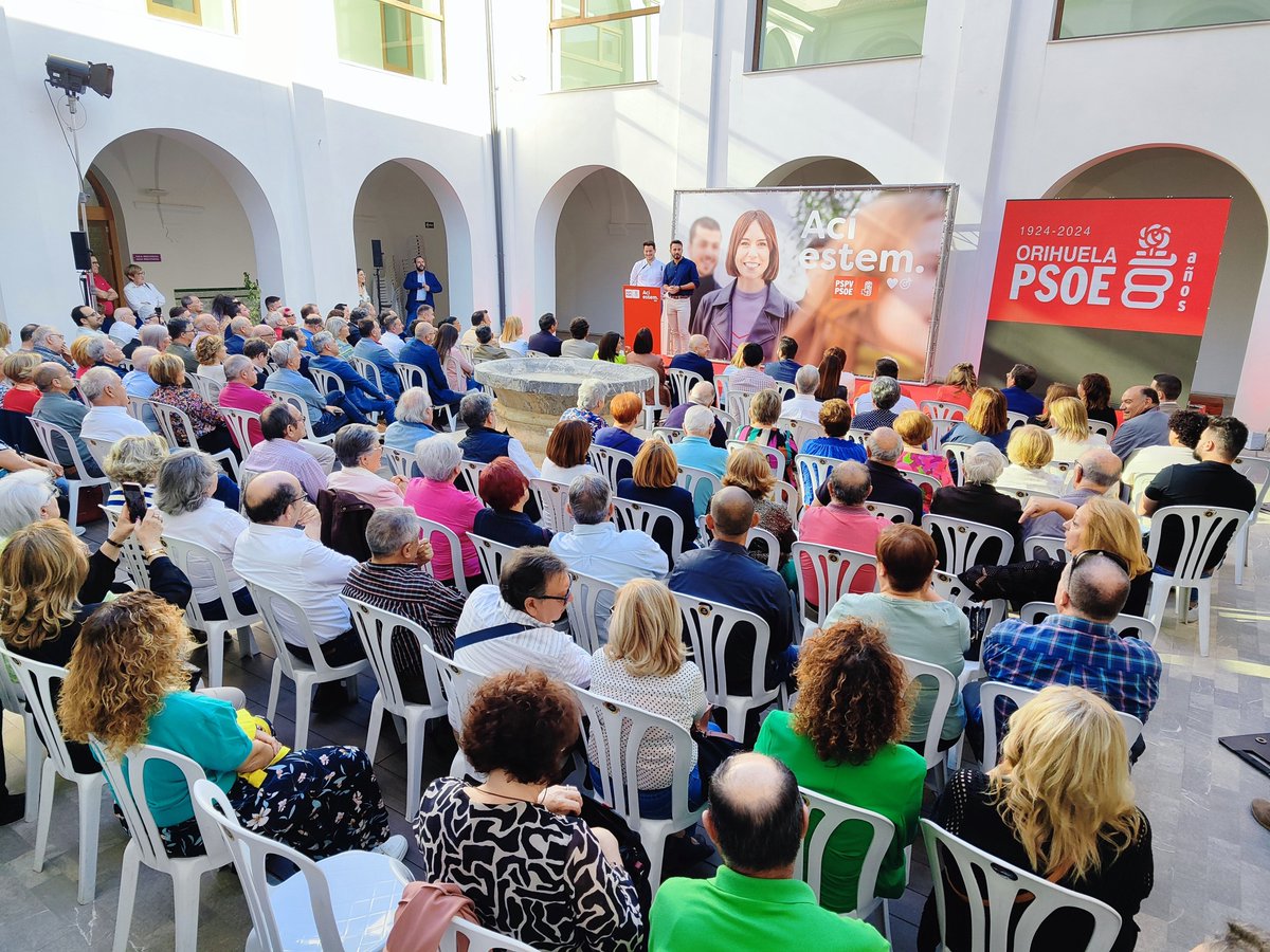 🌹 🎂 ¡Celebramos los 100 años del @PsoeOrihuela ! 

🌹✊🏻 Un aniversario muy especial con @DianaMorantR @AlejandroSolerM y @Cgraciagomez .

🌹👏🏻 Enhorabuena a las compañeras y compañeros oriolanos por este siglo de trabajo y lucha por más derechos y libertades. ¡A por otros 💯🌹!