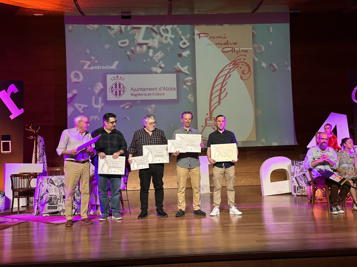 🥇El Premi MALVA de @fallaLaMalva a la millor poesia satírica és per a la <a href="/FallaCorea/">Falla Corea</a> de #Gandia! Amb la poesia “La guerra de les fal·làcies” de <a href="/SBolufer/">Salvador Bolufer</a>.

Enhorabona !

#plf24 #flf24