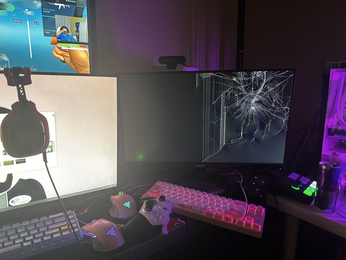 Rezuhh_'s tweet photo. All because of dead slides. You guys owe me a new monitor. You have 14 days or you’ll hear from my lawyer! @RavenSoftware @Activision @JustTeddii @SHGames @CallofDuty @InfinityWard @ThisIsMumen @braffel https://t.co/WjsDoa2ux7