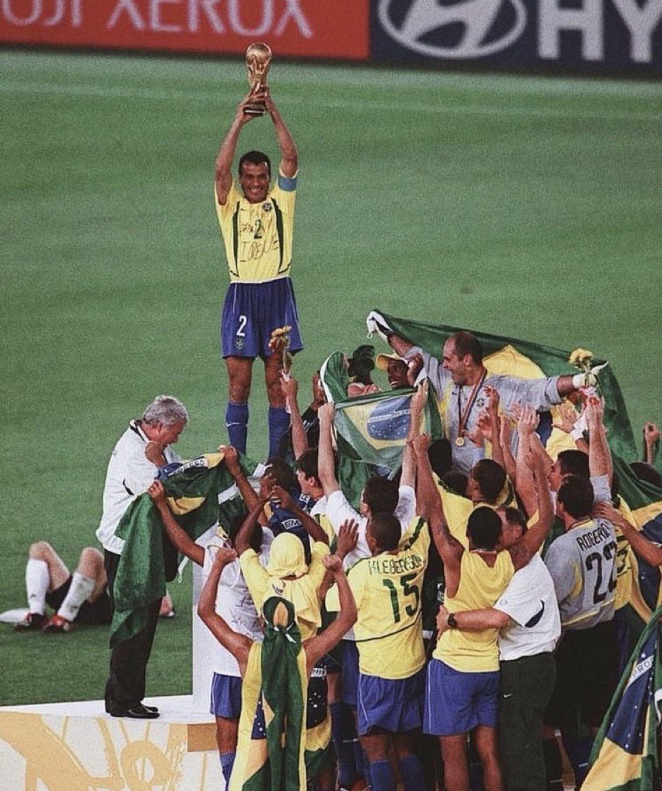 SelecaoTalk's tweet image. Do you agree with this Cafu Interview?💭

“I am afraid, the more we have Brazilians in the Premier League, the less chance Brazil has to win the World Cup. 

Brainwashed by the media every week that you are the best in the world, meanwhile, you are not near the best.

I prefer La…