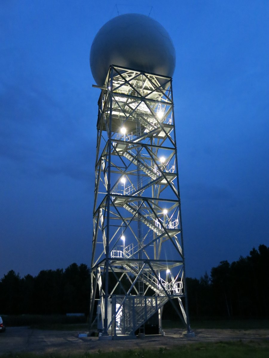 Tous les nouveaux radars sont maintenant en place! Le ministre Steven Guilbeault a visité le site du radar de Blainville et a pu voir de ses yeux le résultat de l’un des projets de modernisation au Québec! Renseignez-vous sur les radars météorologiques : ow.ly/PLLZ50RC7o0