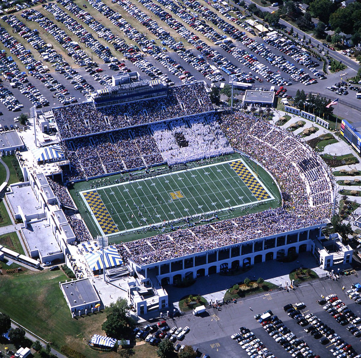 After a great conversation with @D_WallCoach I am blessed to receive an offer from United States Naval Academy!!! @RecruitFayNC @ogcookie_ @NPCoachJeff @BHoward_11 @CoachLanceo,#AGTG