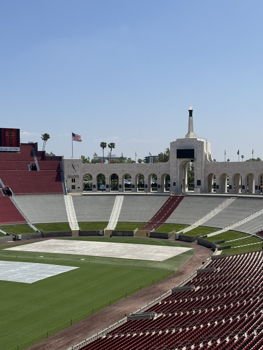 Beautiful morning at the historic LA Memorial Coliseum - looking forward to a great <a href="/USCMarshall/">USC Marshall School of Business</a> <a href="/USC/">USC</a> Commencement this afternoon #USCgrad
