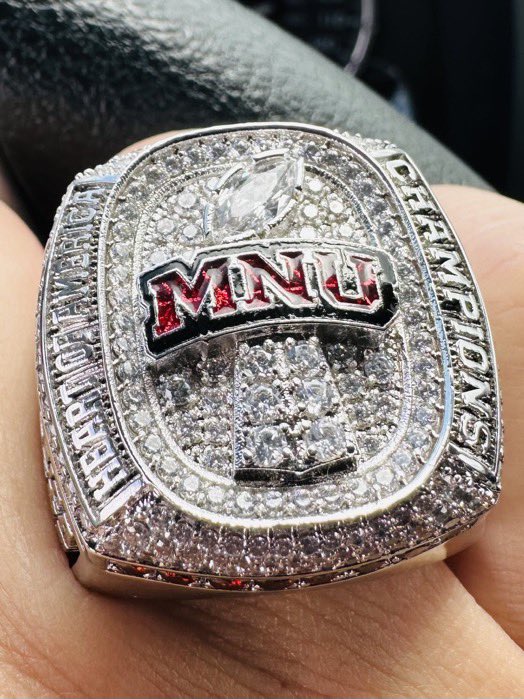 MNU offered! <a href="/CoachHansen_/">Paul Hansen</a> <a href="/CoachBenton3/">Venique Benton</a>