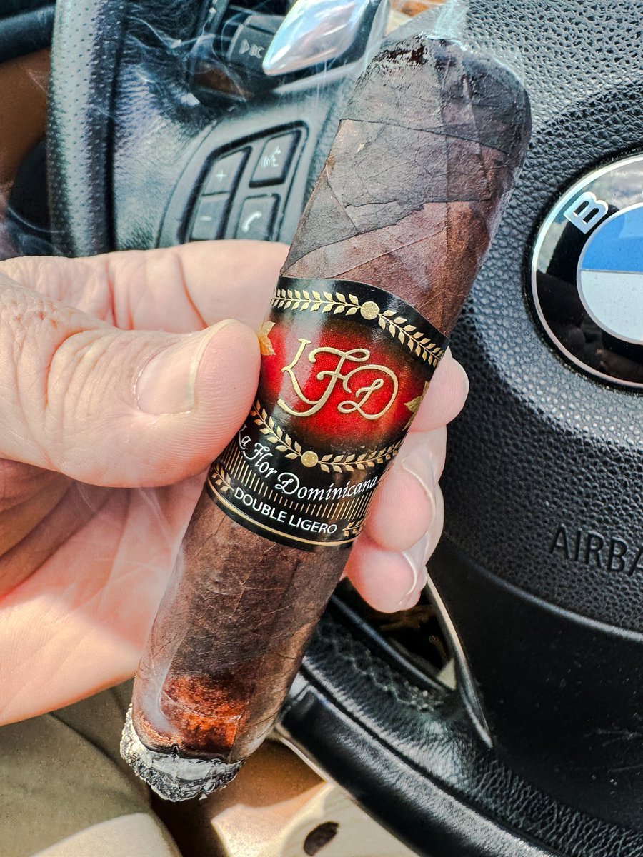 stogiedad's tweet photo. Top down, Friday afternoon ride home #smoke is a @LFDcigars #DoubleLigero Maduro.  Needed a little kick…#BOTL #CigarLife #nowsmoking #convertible https://t.co/lCNckj4FU9