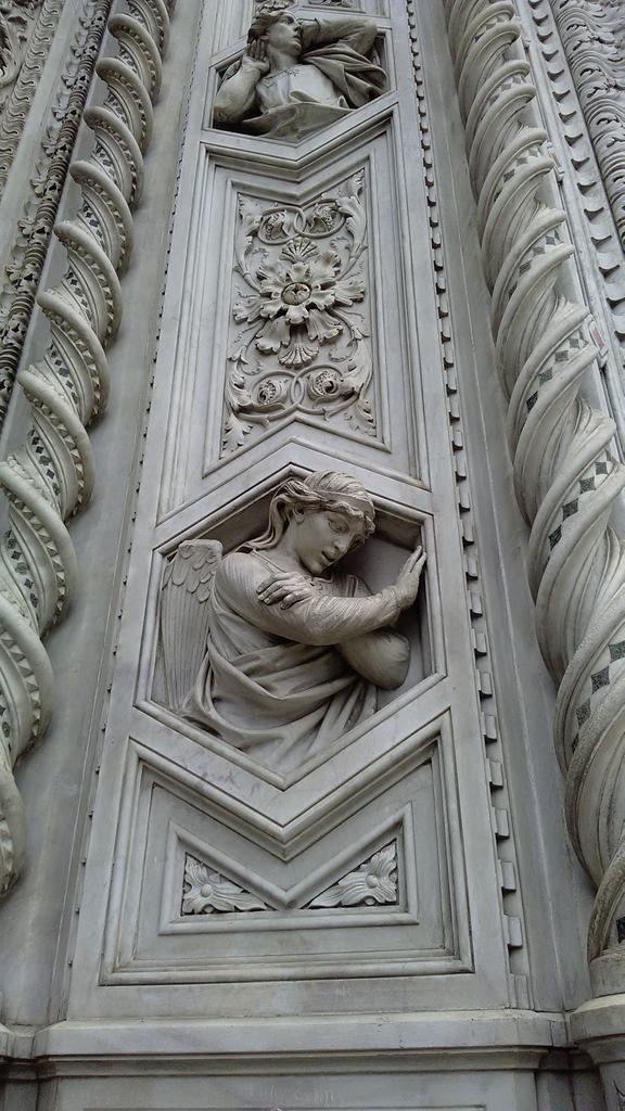 “Ho visto un angelo nel marmo e ho scolpito sino a liberarlo” Michelangelo, citazione. Santa Maria del Fiore, particolare. Firenze anche questa è una mia foto 😊