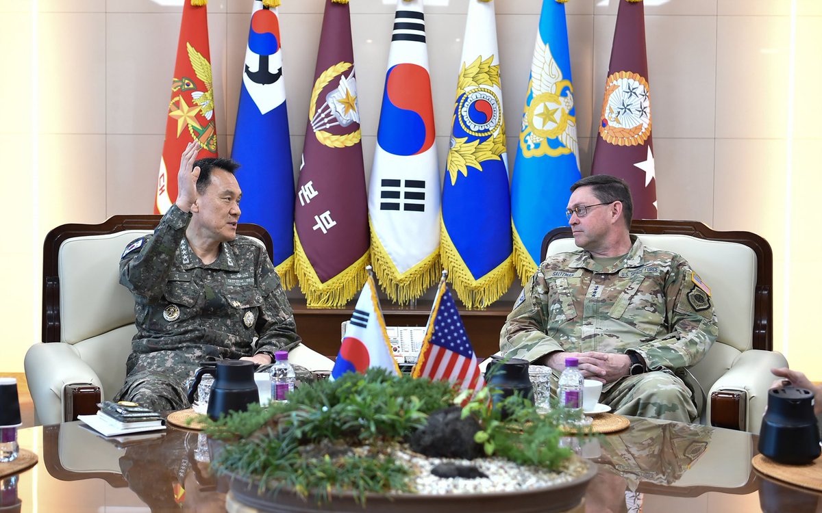 I was honored to meet Republic of Korea Joint Chiefs of Staff Adm. Kim Myung-soo in Seoul to discuss the strong & growing U.S.-ROK space partnership. Our continued close cooperation is crucial to addressing shared challenges. 🇺🇸🇰🇷@ROK_MND #WeGoTogether #같이갑시다#PartnerToWin