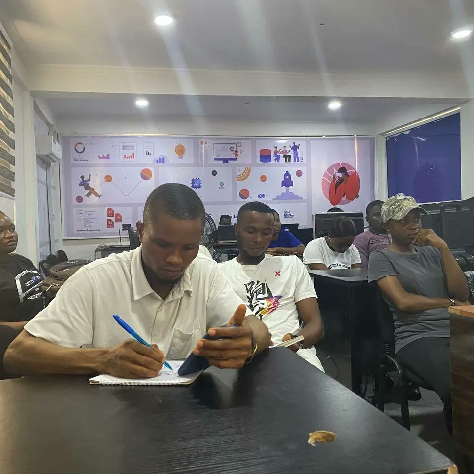 kirfoundation's tweet image. &quot;To grow in your tech career, you must join communities &amp;amp; keep honing your skills&quot;. - @stephenoladele_ (3rd edition #InspireFriday)
@amanyiebarido, a #GraphicDesign trainee of the #YESProject9.0 , due to today&apos;s mentorship session,  has decided to join #online #communities! #SDG8