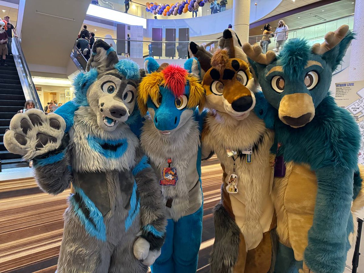 indeercisive's tweet image. FWA is a blast so far 🥰

In order: me @ypsilantea @CopperYopper @renbleat