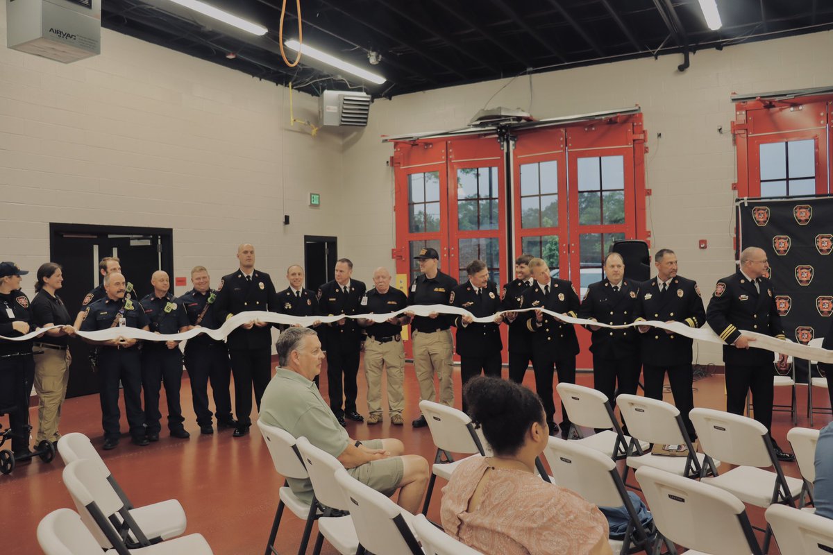 hallcofire's tweet image. As of this week, Hall County Fire Station 17 is officially open! It has been a long 12 months of construction, but we are fully operational and ready to serve the public from Holiday Road in Buford. Thank YOU, Hall County!
#newstation #17 #firstresponders #advancedlifesupport