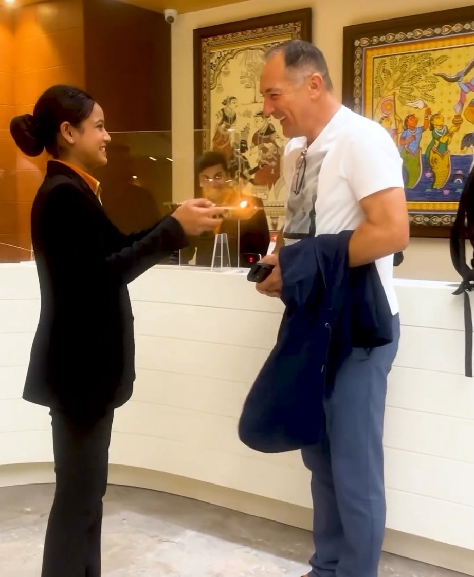 📸 | Senior men’s NT head coach Igor Stimac has arrived in Bhubaneswar ahead of the training camp for WCQ matches 🛬 #IndianFootball