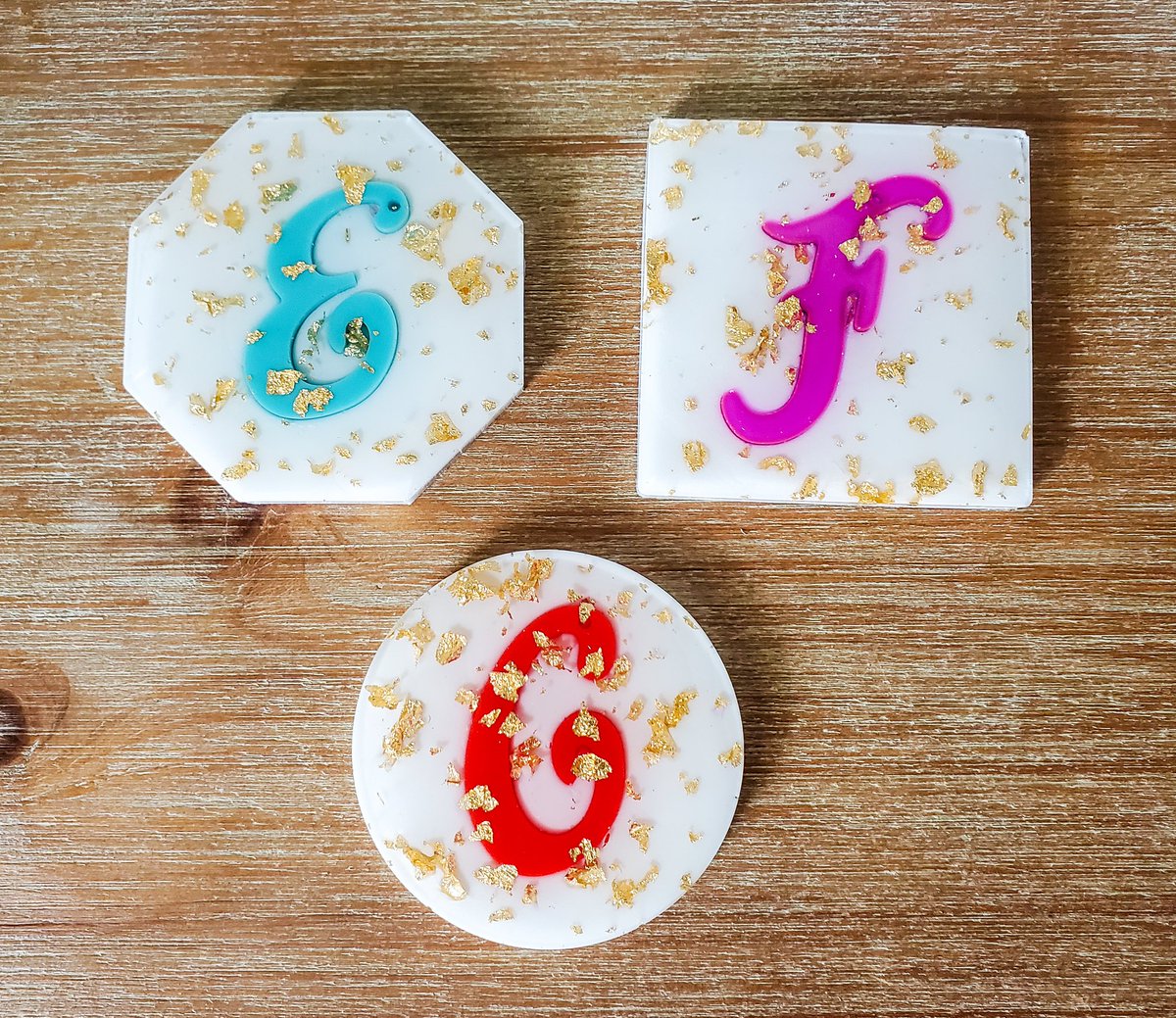 Personalized Initial Resin Coasters 🌈✨️☕️ 
etsy.com/listing/150728…
#EtsySeller #HandmadeHour #giftideas #giftsforher #giftsforhim #womaninbizhour #SummerVibes #ColorfulArtworks #resinart #resin #CoffeeLover #coasters #uniquegifts #personalized #FridayFeeling #FridayVibes