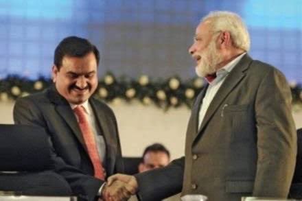 मला मोदी साहेबांसारख्या महान माणसाची एक गोष्ट कळली नाही..
धरून चालू अडाणी अंबानी यांनी 'टेंम्पो भर भर के' काळा पैसा राहुलजींना दिला पण  अडानीअंबानी यांच्याकडे एवढा काळा पैसा आहे हे माहित असूनही आपल्या दक्ष पंतप्रधानांनी अडानीअंबानींना तुरूंगात कसे टाकले नाही?
#हे_वागणं_बरं_नव्हं