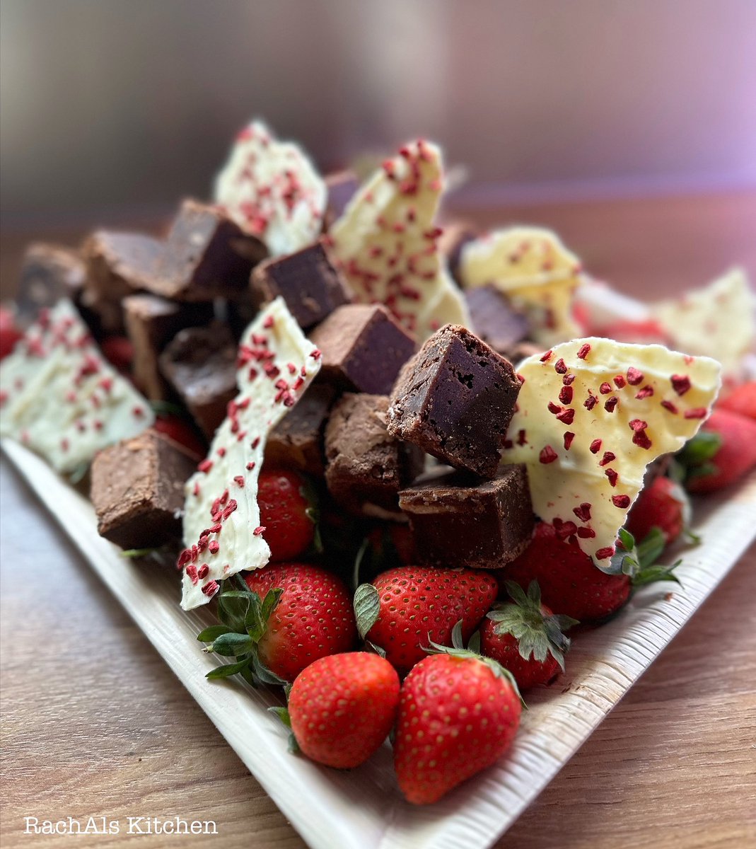 RachAlsKitchen's tweet image. All set for one of today’s #buffets #coldbuffets … #birthdaycatering #birthdaycelebration … #catering #caterers #professionalcatering #melthamcaterers #cateringforalloccasions …