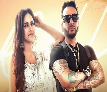 Out now is the video “Rabb Rakhe Sukh” by @jazzyb from the album Ustad Ji King Forever. simplybhangra.com/bhangra-videos… #Bhangra #NewVideo @hurrrkaur