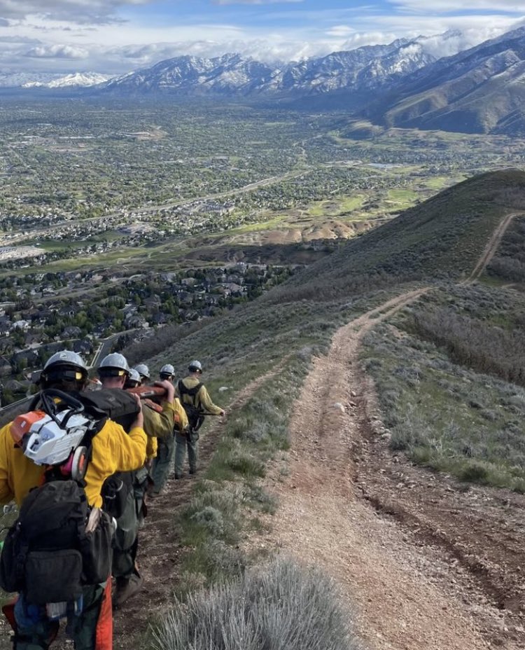 Alta Hotshots crushing out some critical 80 PT with an amazing view. If you’re in Utah and need a PT hike, ram up the Taco… Cheers to the whole crew. #wildfire #utfire #slc @AltaHotshots