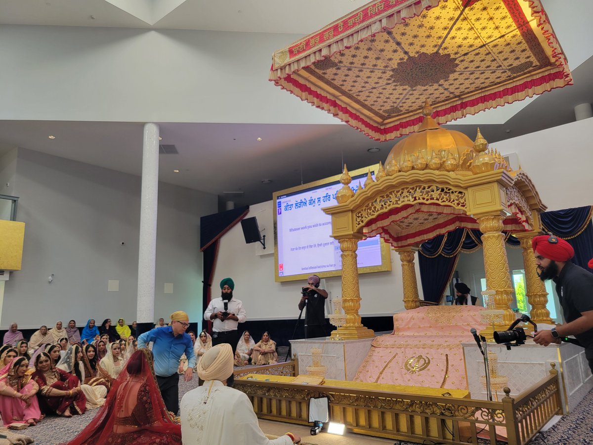 I'm at one of the oldest Gurdwaras (Khalsa Diwan) in Vancouver built in the 1960s near Fraser River sawmills where many Sikhs worked. It's a beautiful area, fully accessible to everyone with tables and chairs.

#Brampton gurdwaras could benefit from embracing this. 

#brampoli
