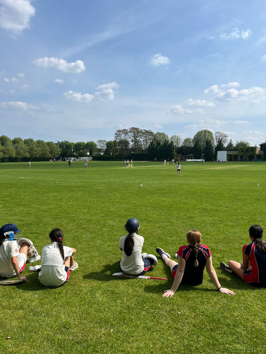 Lovely @nhehs U14 cricket match against @HarrodianNews this afternoon in the ☀️ Lovely way to kick off the weekend 👍🏻 #NHEHSsport #cricket #friendly