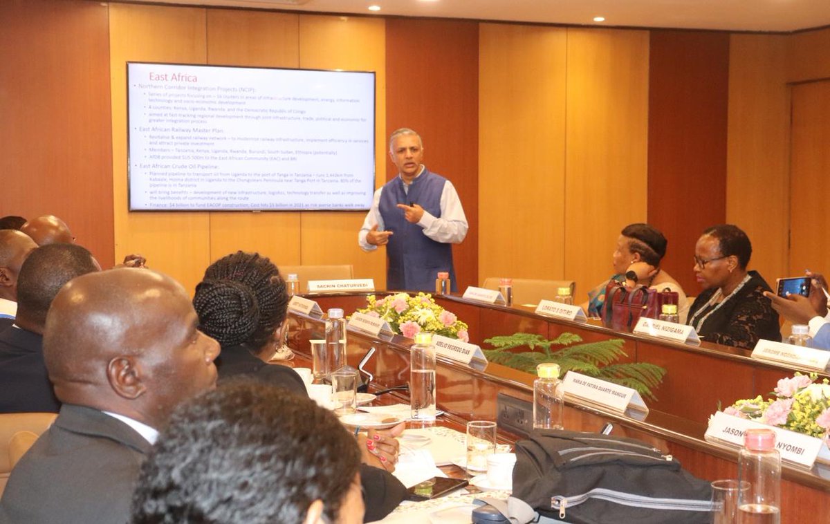 RIS_NewDelhi's tweet photo. Director General Prof @Sachin_Chat welcomed and interacted with a very high level delegation from 14 countries under @MEAIndia @ITECnetwork programme and discussed global imperatives of emerging connectivity and infra development in the #GlobalSouth 
@DakshinNews #ViksitBharat https://t.co/WdiF5ljmQk