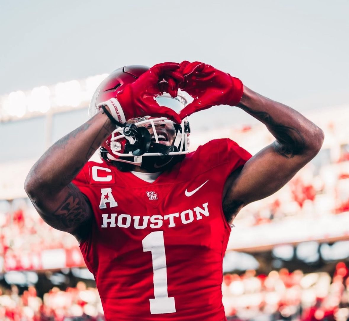 #AGTG I’m truly blessed and honored to receive an P4 offer from The University of Houston! @CoachShawnBell @CoachWEFritz 

@Coach_LaFavers @RPHS_FB @samspiegs @MarshallRivals