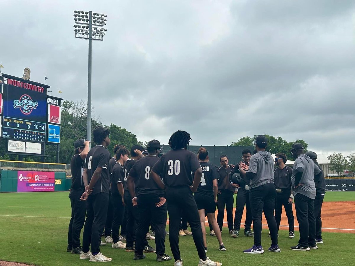 NikaylenM6's tweet photo. First season at Wiley University was absolutely special. Alot of accolades and accomplishments came along with it. Ready to reload for the 2025 season and create even more space on the shelf for some hardware! 

@WileyAthletics 
 #Gottocompete #EmbracetheChaos #FeartheClaws https://t.co/K1aSN5aVbz