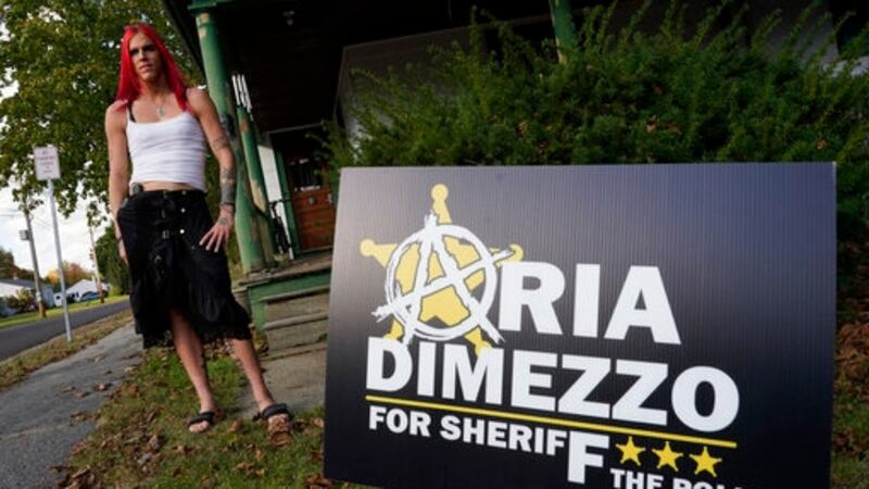 Congratulations to New Hampshire libertarian @Aria_DiMezzo on her freedom! She was convicted last year for selling #Bitcoin without a government issued license. The LP stands firmly against laws that criminalize peaceful activity such as trading bitcoin. Welcome back!