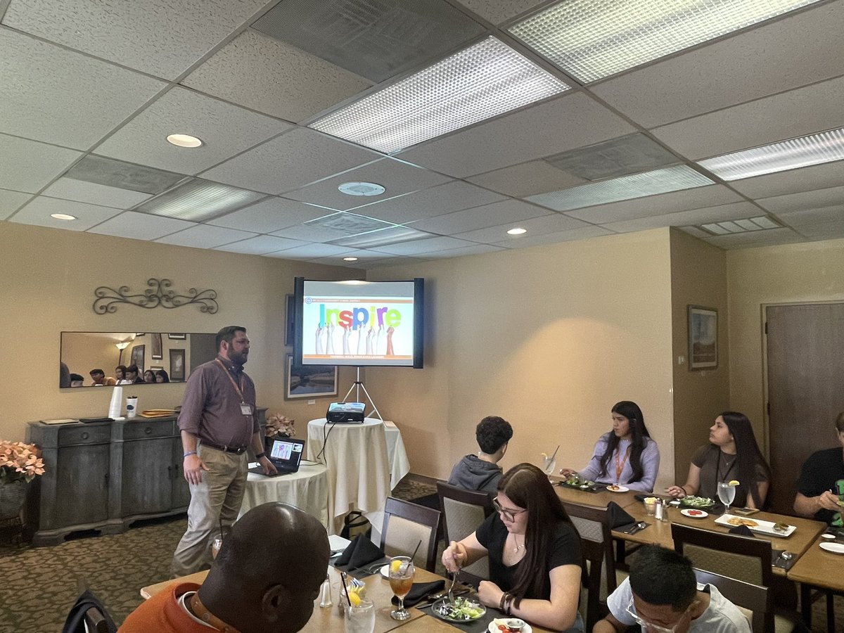 BeevilleISD's tweet photo. SSLAC members are meeting with Superintendent Travis Fanning to discuss the new AC Jones Courtyard! The e are gathering their input on the project
#BEEtheKICK #GoTrojans https://t.co/SBF8WGImu3
