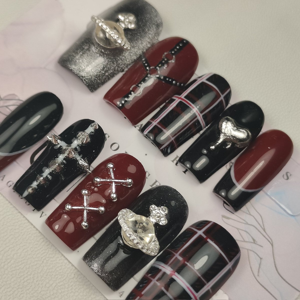 MagicStvdios's tweet photo. Press on nails SET ๐ค
Inspired from #NanaOsaki character from anime/manga #NANA
#blackstones #osakinana #viviennewestwood #goth #punk #altnails #alternative #nails #anime #manga https://t.co/RfNM0SKZhB
